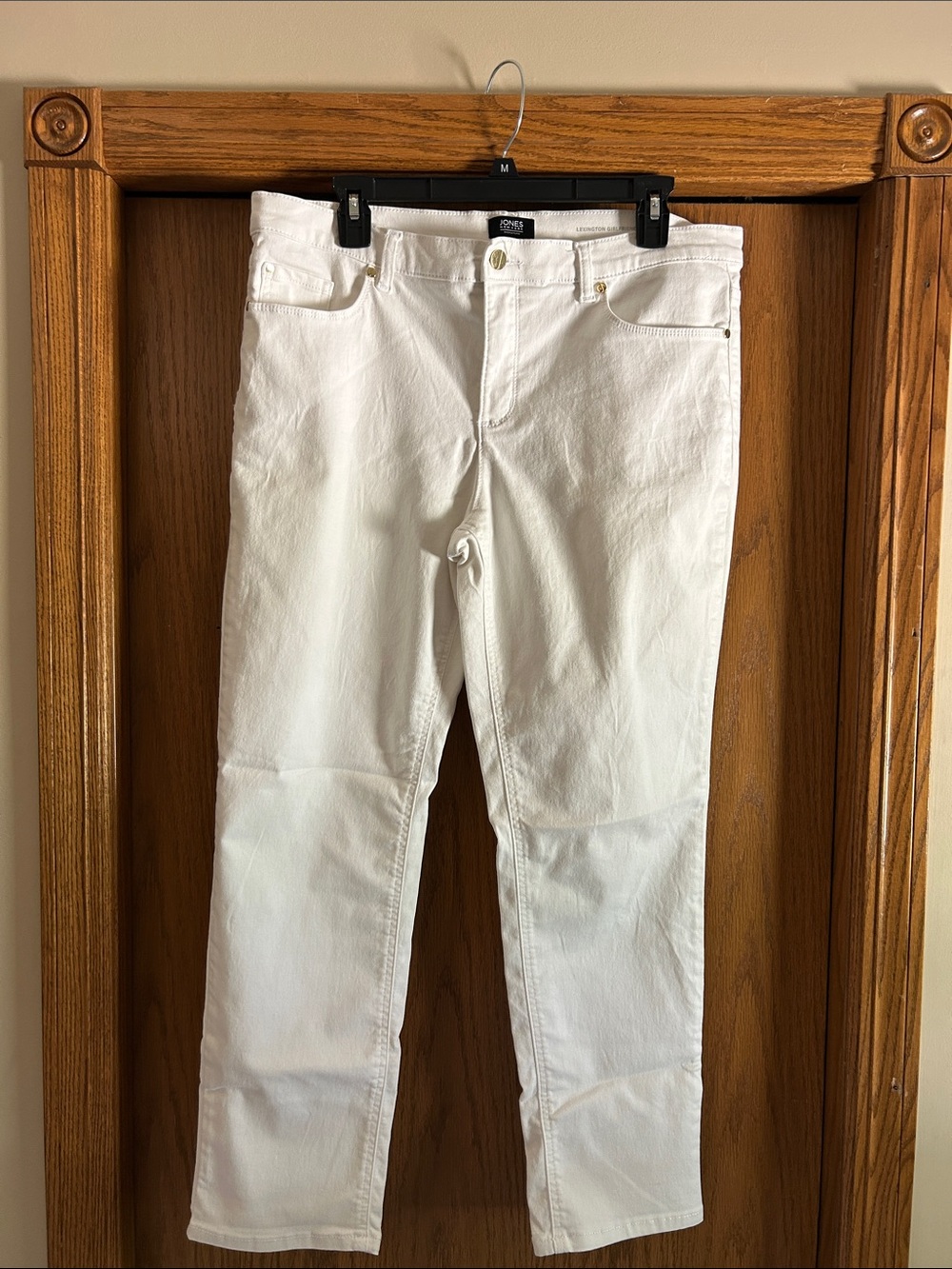 Jones New York White Lexington girlfriend Jeans with gold-tone hardware/ size 12